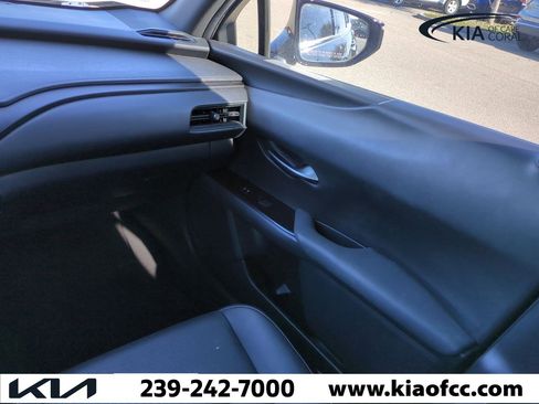 Used 2019 Lexus UX 200 image 16