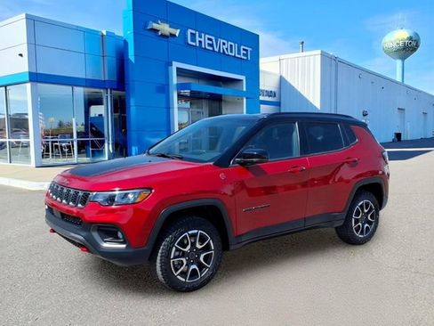 Used 2025 Jeep Compass Trailhawk AWD/4WD image 8