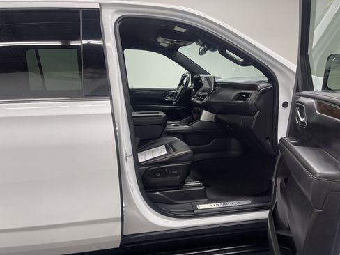 Used 2023 Chevrolet Suburban Premier AWD/4WD image 26