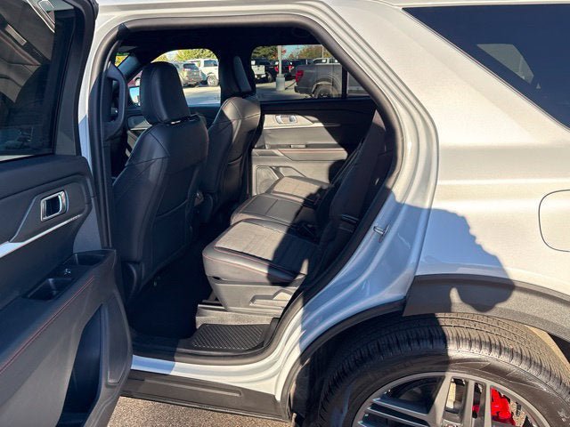 Used 2026 Ford Explorer ST-Line w/ ST-Line Street Pack AWD/4WD image 20