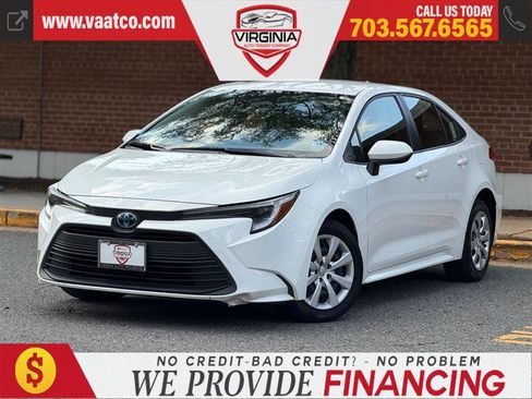 Used 2025 Toyota Corolla LE FWD image 2