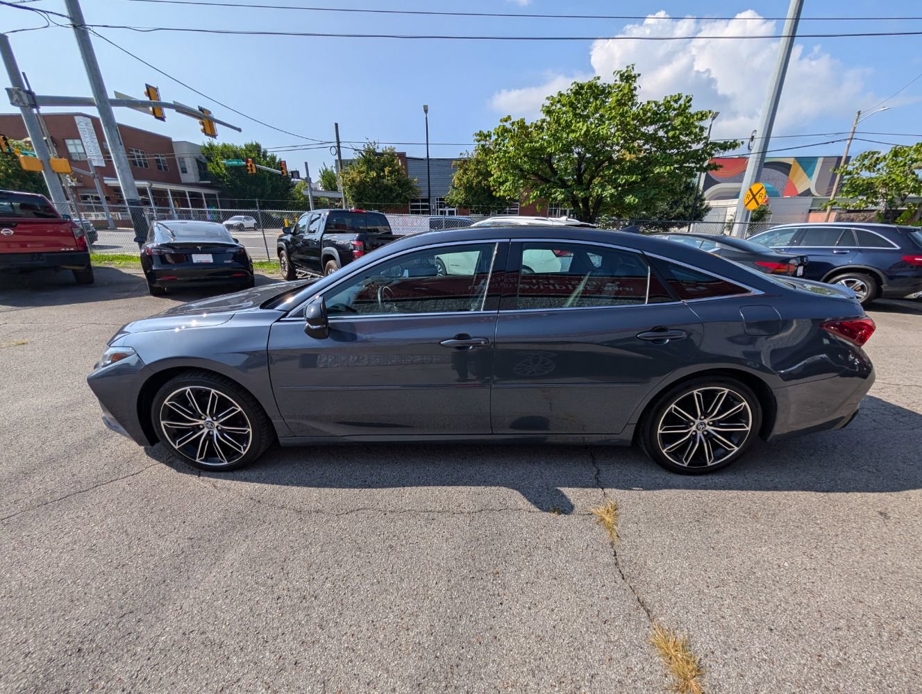 Used 2019 Toyota Avalon Touring FWD image 9