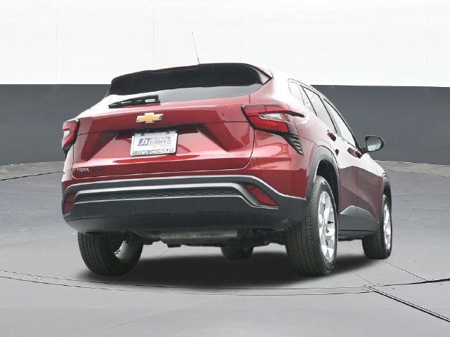 Used 2024 Chevrolet Trax LS w/ LS Convenience Package FWD image 41