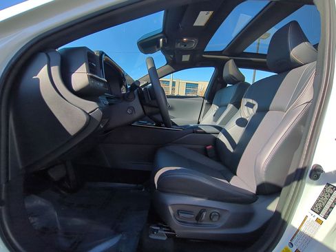 Used 2026 Toyota Crown Platinum image 16