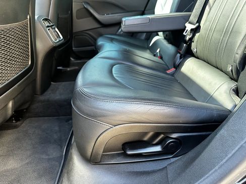 Used 2021 Maserati Levante image 37