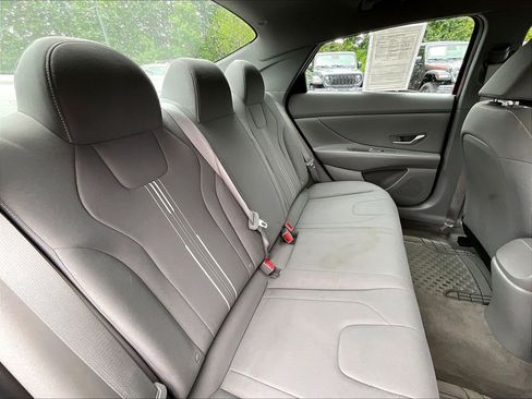 Used 2023 Hyundai Elantra SEL w/ Convenience Package FWD image 15