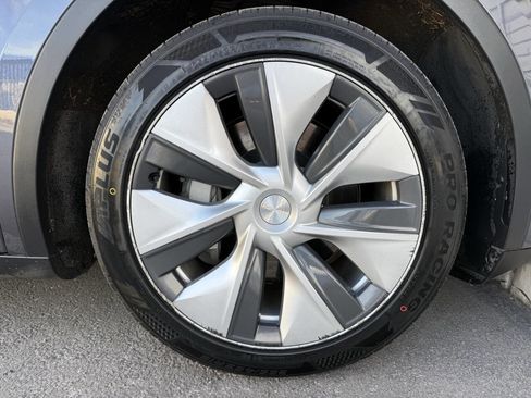 Used 2023 Tesla Model Y Long Range image 30