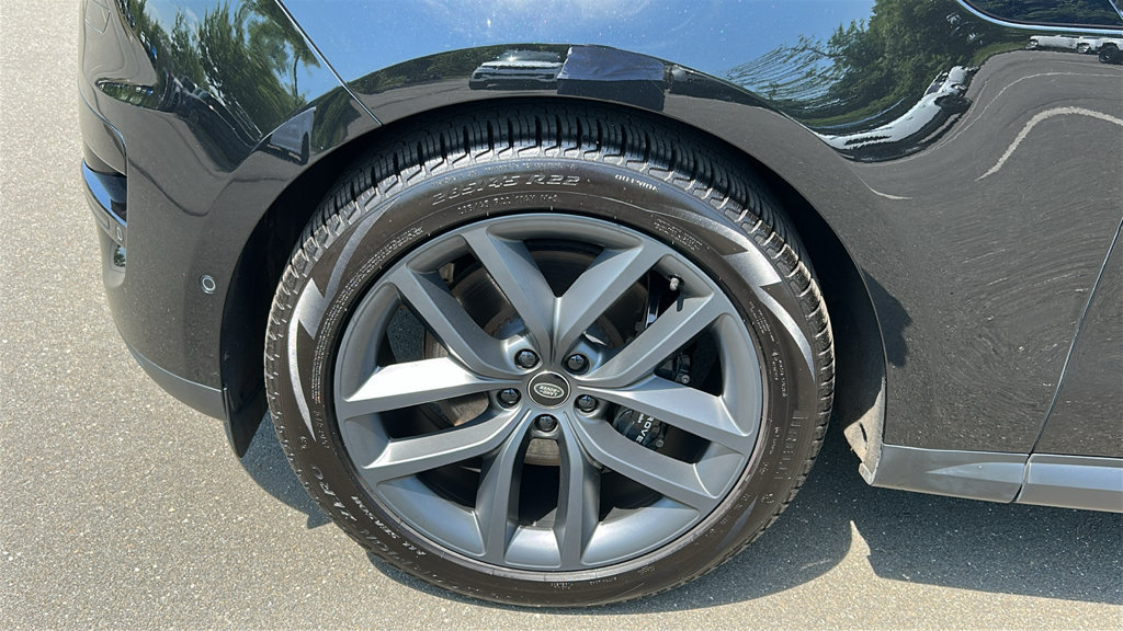 Used 2024 Land Rover Range Rover Sport SE AWD/4WD image 8