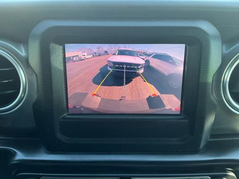 Used 2020 Jeep Wrangler Unlimited Sahara image 26