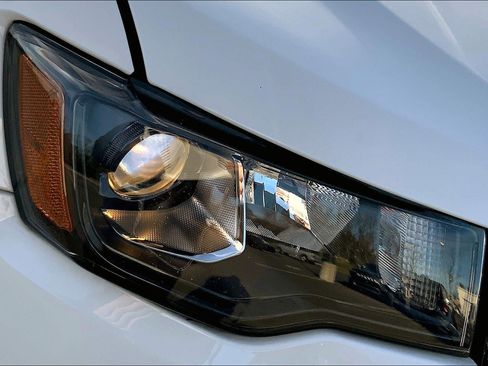 Used 2019 Jeep Grand Cherokee Altitude image 25