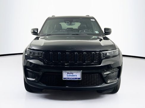 Used 2023 Jeep Grand Cherokee Altitude AWD/4WD image 2