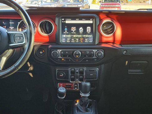 Used 2022 Jeep Gladiator Rubicon w/ Cold Weather Group image 17