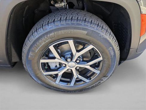 Used 2024 Jeep Grand Cherokee Limited image 25