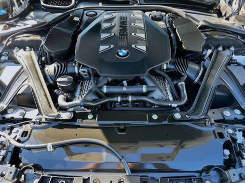 Certified 2025 BMW 760i xDrive image 35