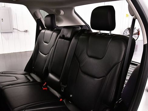 Used 2022 Ford Edge Titanium AWD/4WD image 34