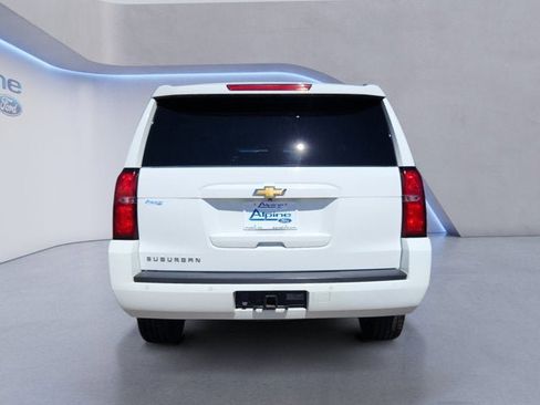 Used 2018 Chevrolet Suburban LT image 4