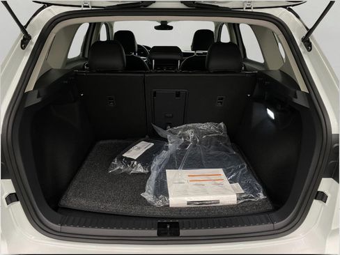 New 2026 Volkswagen Taos SE image 5