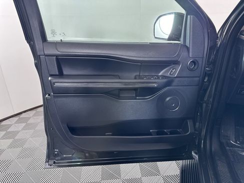 Used 2022 Ford Expedition XLT image 30
