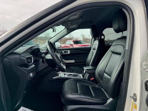 Used 2022 Ford Explorer XLT w/ Equipment Group 202A AWD/4WD image 20