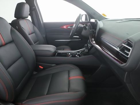 Used 2025 Chevrolet Traverse RS image 35