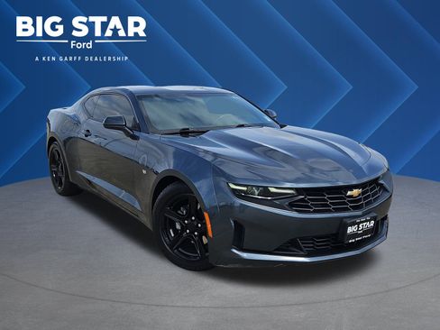 Used 2021 Chevrolet Camaro LT image 1
