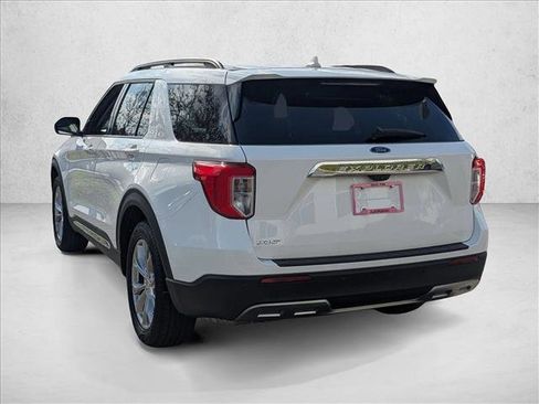 Used 2022 Ford Explorer XLT w/ Equipment Group 202A image 7