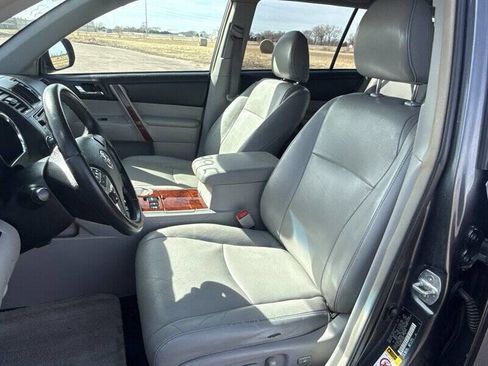 Used 2013 Toyota Highlander Limited image 16