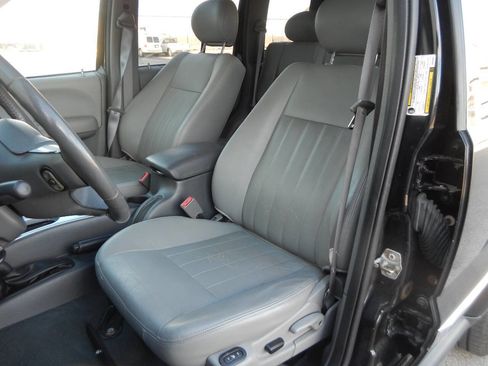 Used 2005 Jeep Liberty Limited image 27