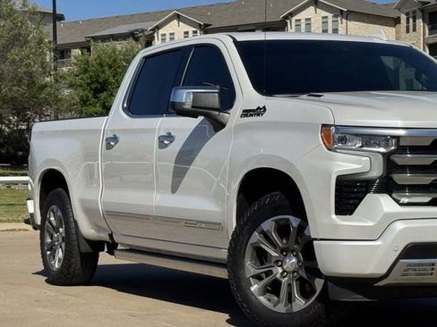 Used 2023 Chevrolet Silverado 1500 High Country w/ Technology Package image 3