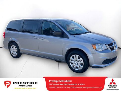 Used 2018 Dodge Grand Caravan SE w/ UConnect Hands-Free Group image 1