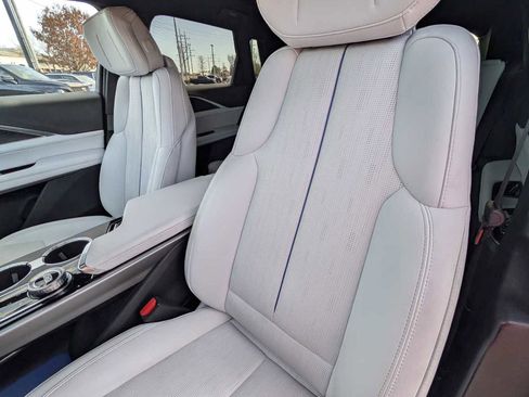 Used 2024 Cadillac Lyriq Sport image 22