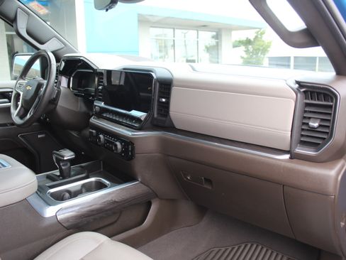 Certified 2022 Chevrolet Silverado 1500 LTZ w/ Technology Package AWD/4WD image 26