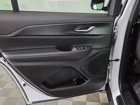 Used 2023 Jeep Grand Cherokee L Laredo image 29