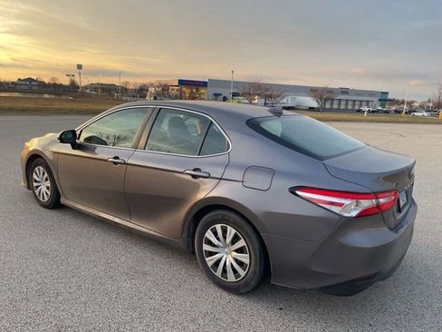 Used 2019 Toyota Camry L image 4