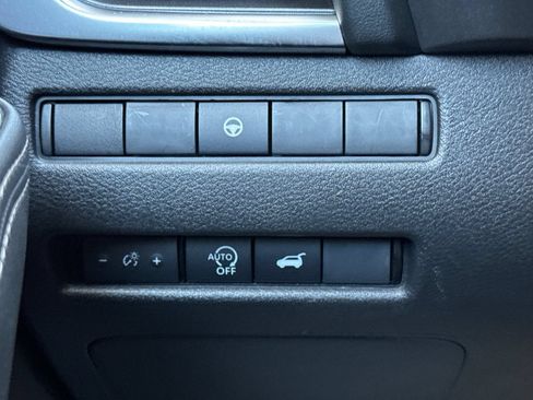 Used 2024 Nissan Rogue SV FWD image 30