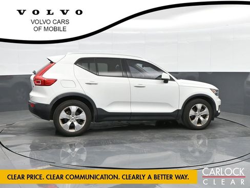 Used 2019 Volvo XC40 T4 Momentum image 4