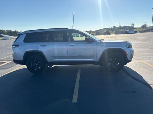 Used 2022 Jeep Grand Cherokee L Limited w/ Luxury Tech Group II AWD/4WD image 9