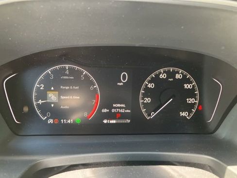 Used 2024 Honda Pilot Touring image 16