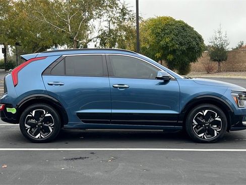 Certified 2023 Kia Niro Wave image 3