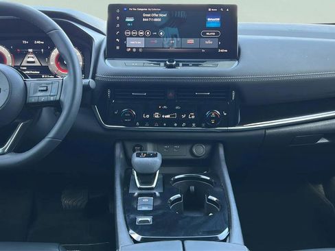 Used 2024 Nissan Rogue SL w/ SL Premium Package image 35