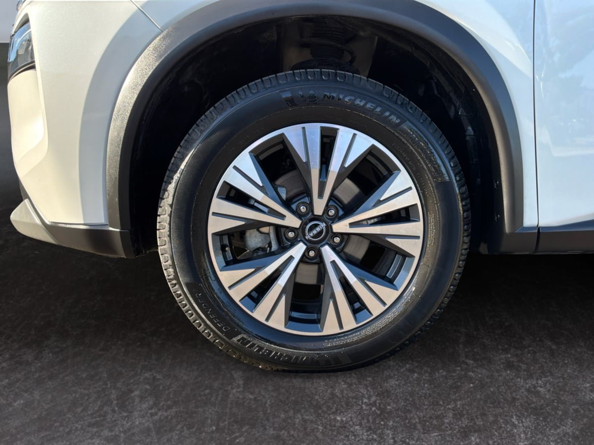 Used 2023 Nissan Rogue SV w/ SV Premium B Package FWD image 9