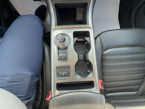 Used 2024 Ford Edge SEL AWD/4WD image 17