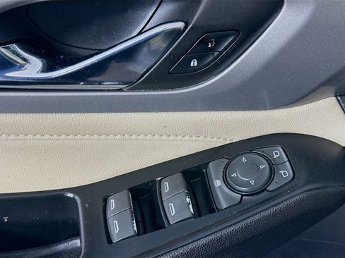 Used 2023 Chevrolet Traverse LS image 24