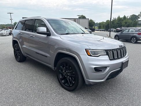 Used 2021 Jeep Grand Cherokee Laredo X AWD/4WD image 9
