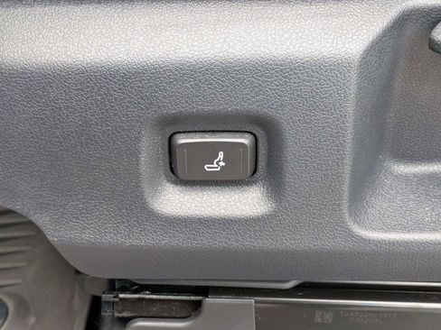 Used 2024 Toyota Tacoma SR5 AWD/4WD image 27