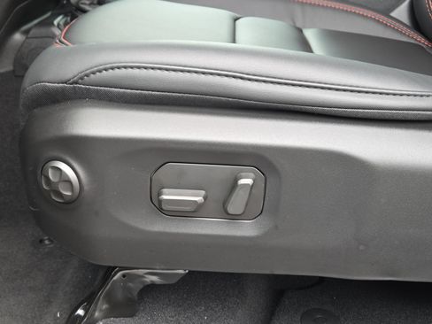 New 2025 Jeep Gladiator Rubicon w/ Convenience Group image 17