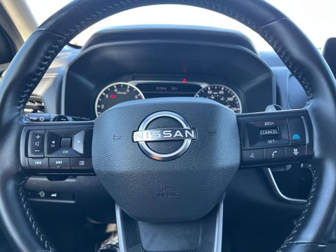 Used 2025 Nissan Rogue SV FWD image 30