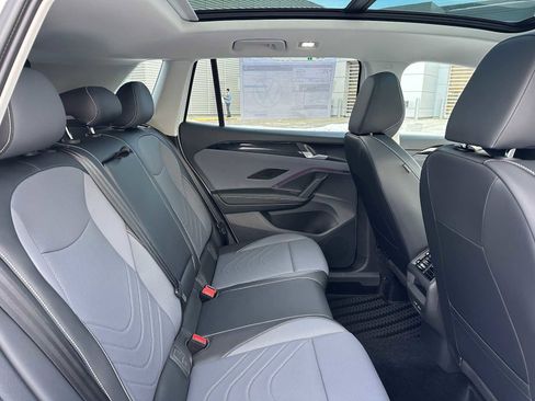 New 2026 Volkswagen Tiguan SE image 12