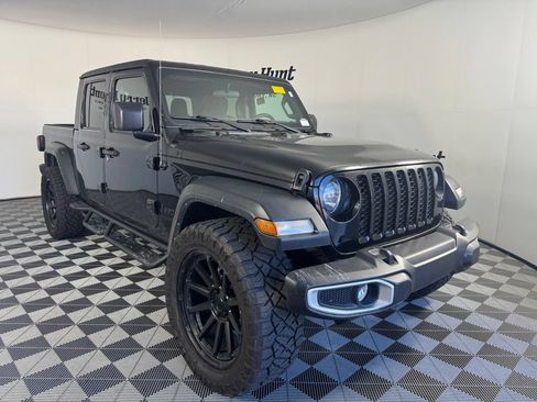 Used 2023 Jeep Gladiator Sport AWD/4WD image 6