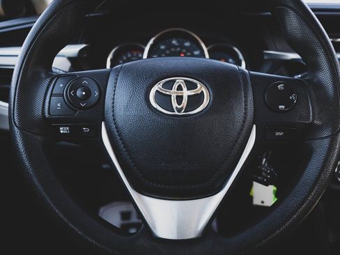 Used 2016 Toyota Corolla LE image 9